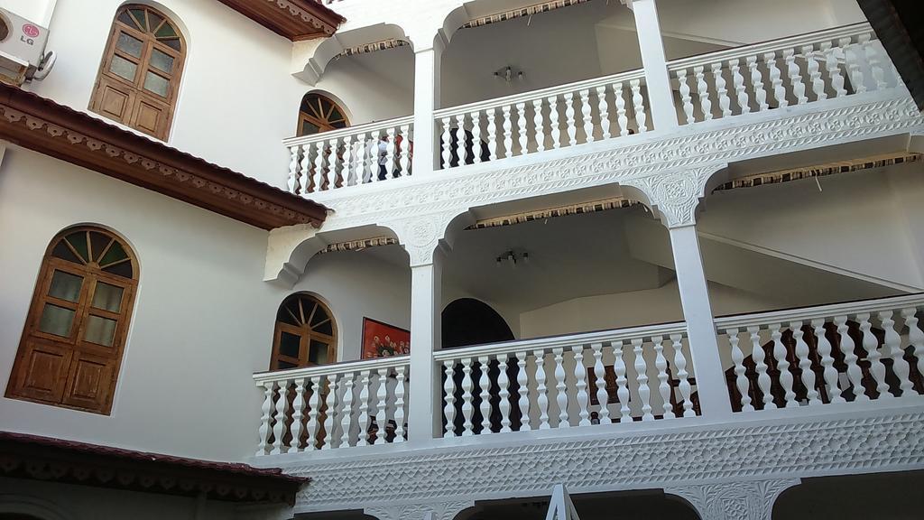 Hotel Tausi Palace